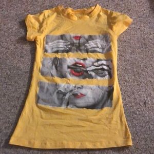Yellow graphic T shirt.